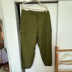Uniqlo loose fit cargo jogger pants